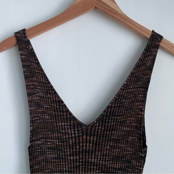 Aritzia Babaton ribbed bodycon dress tight fitting side slits on bottom size med - Picture 7 of 10